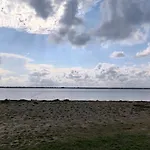Avec Vue Sur L'etang Daire